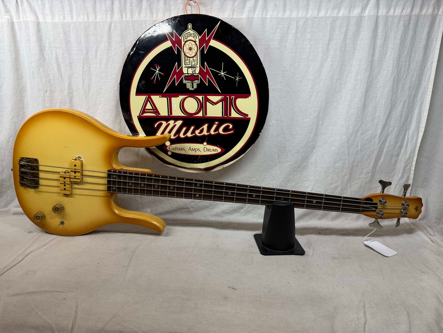 Hondo II Professional Longhorn 4-string Bass with Case Vintage