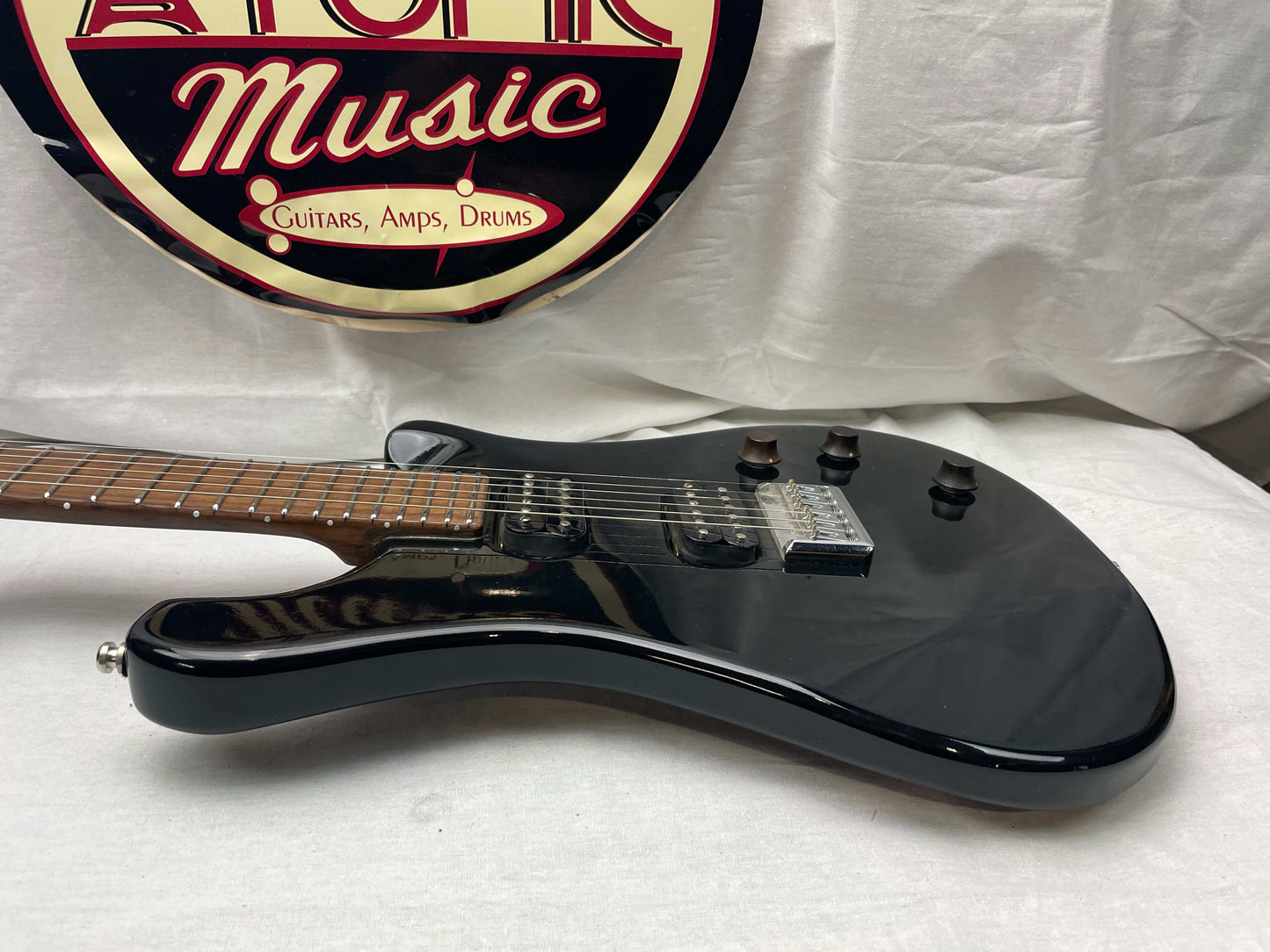 Anu S-style Doublecut Electric Guitar - Black