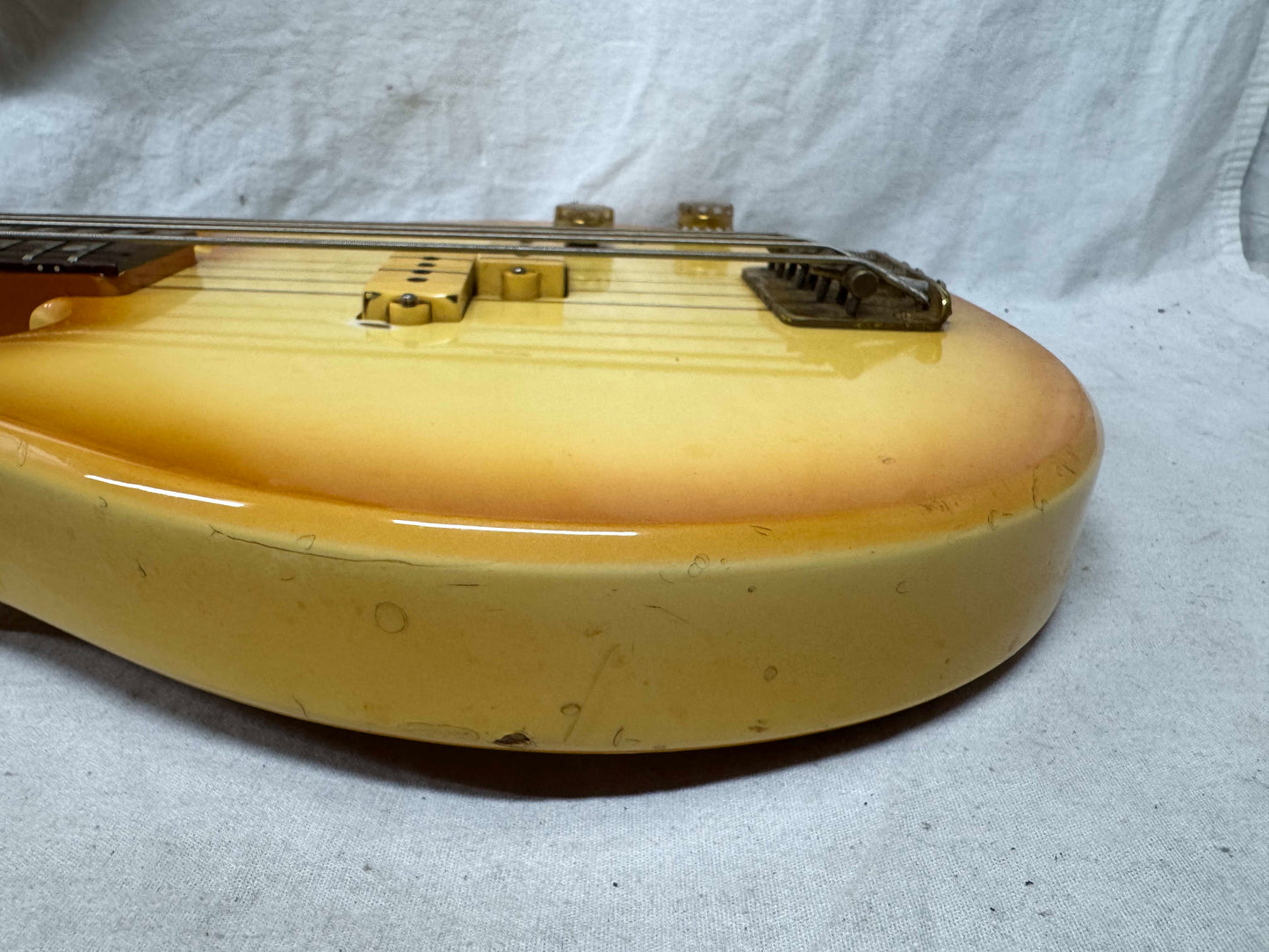 Hondo II Professional Longhorn 4-string Bass with Case Vintage
