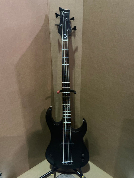 Dean Edge 09 Bass Guitar