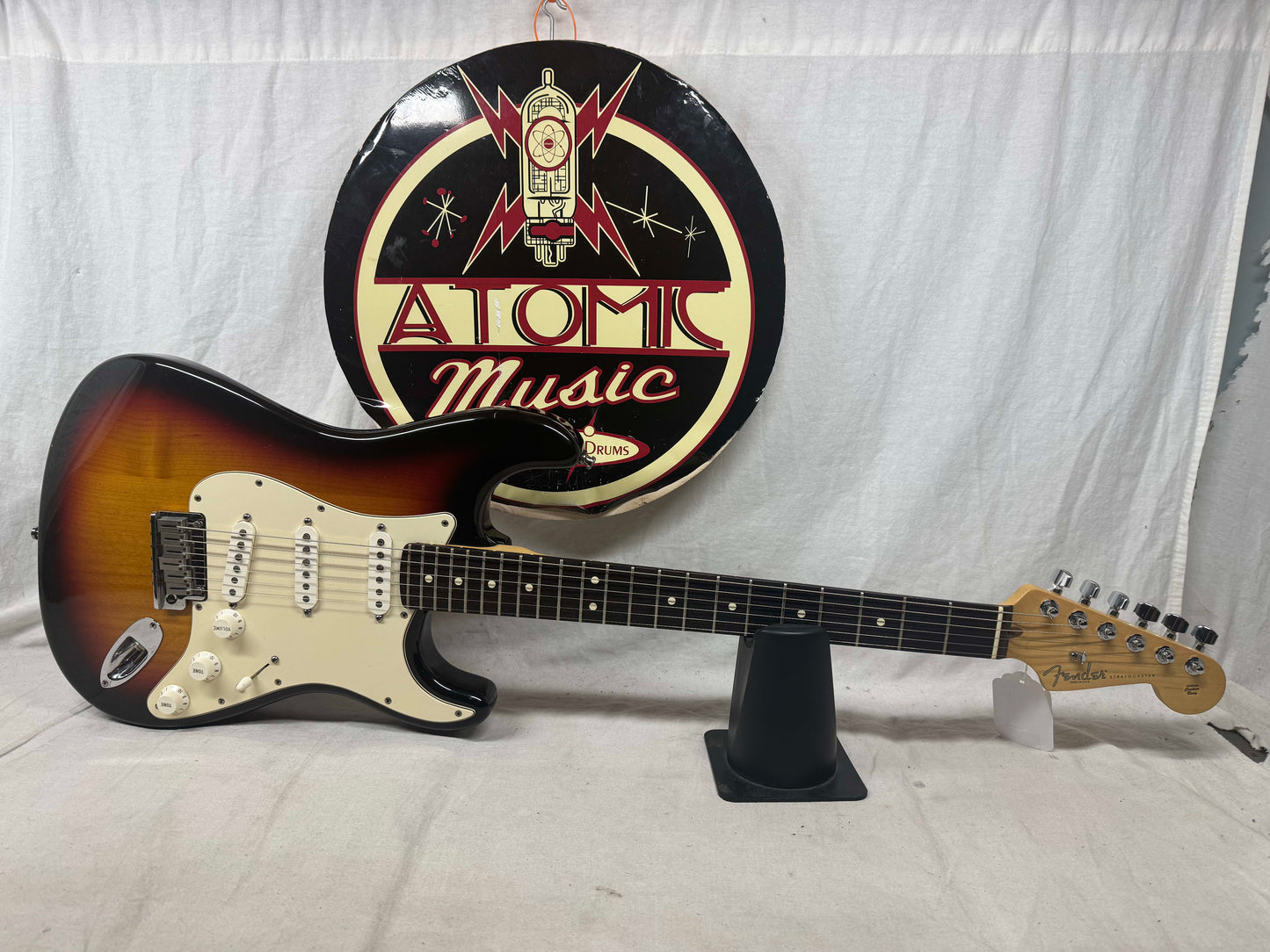 Fender American Stratocaster Guitar with Case 2000 - 3-Color Sunburst / Rosewood fingerboard