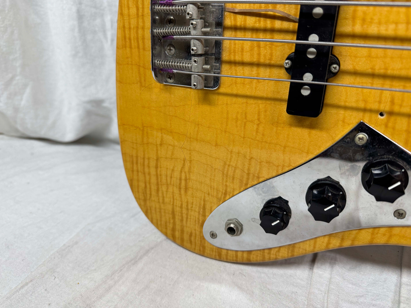 Fender Jazz Bass 4-string J-Bass - photo - Foto Flame - MIJ Made In Japan 1994 - 1995