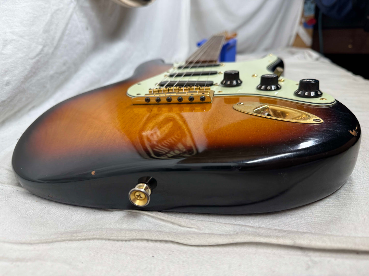 Fender USA SRV Stevie Ray Vaughan Signature Stratocaster Guitar with DiMarzio Hot Rails pickups + Case 1994 - 3-Color Sunburst / Pau Ferro fingerboard