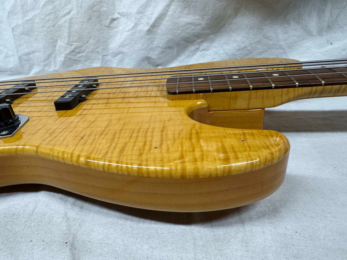 Fender Jazz Bass 4-string J-Bass - photo - Foto Flame - MIJ Made In Japan 1994 - 1995