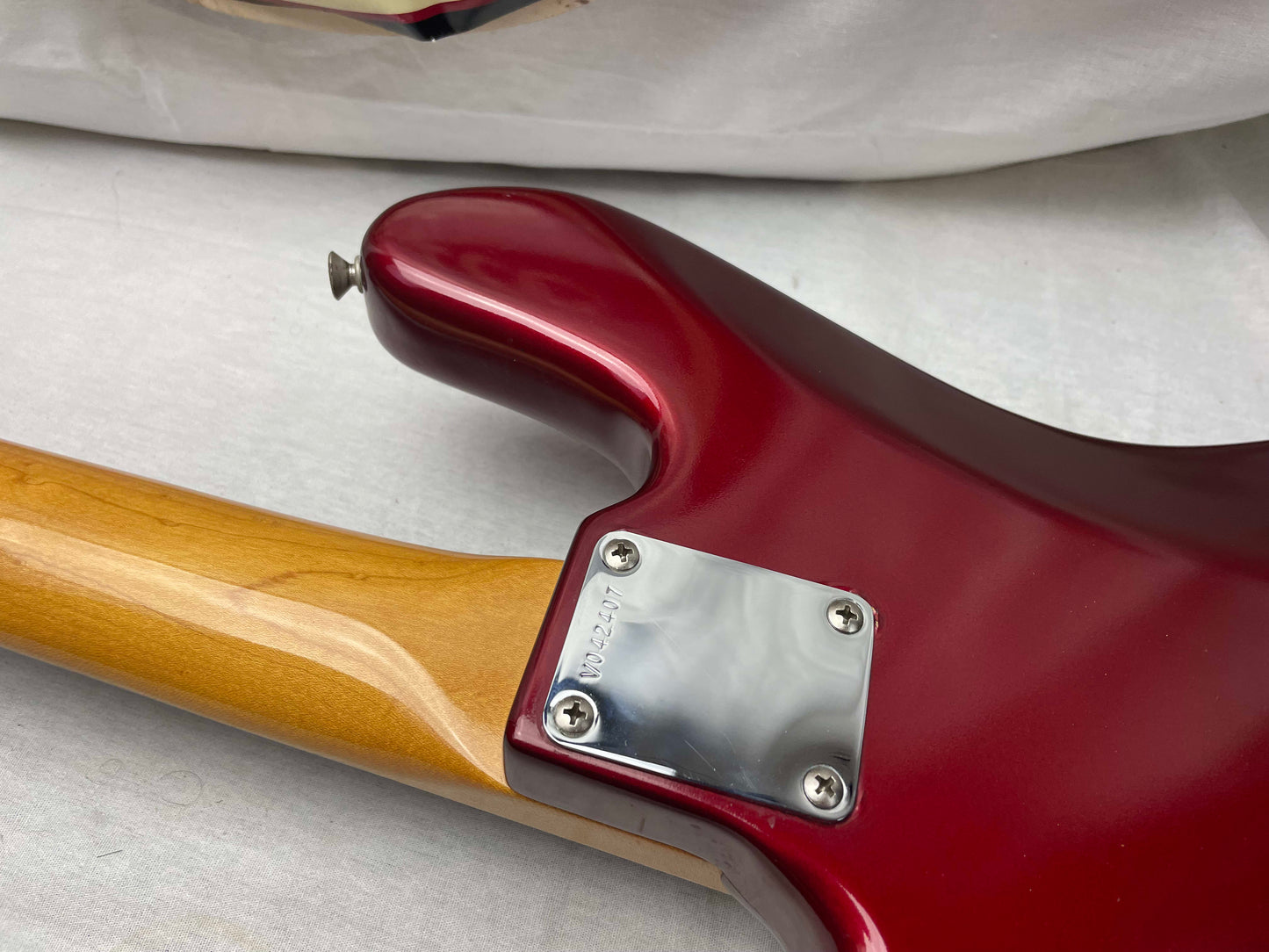 Fender American Jazz Bass '62 Reissue 4-string J-bass with Case 1989 - s/n V042407 with 1982 or 1988 Harness - Candy Apple Red / Rosewood fingerboard