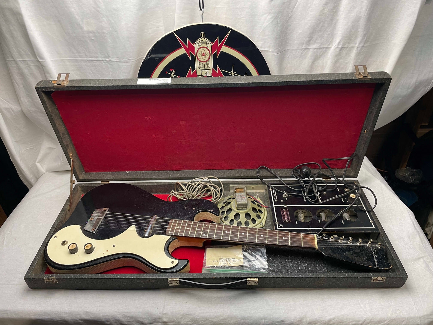 Silvertone 1448 Guitar with Tube Amp in Case Vintage - - Local Pickup Only