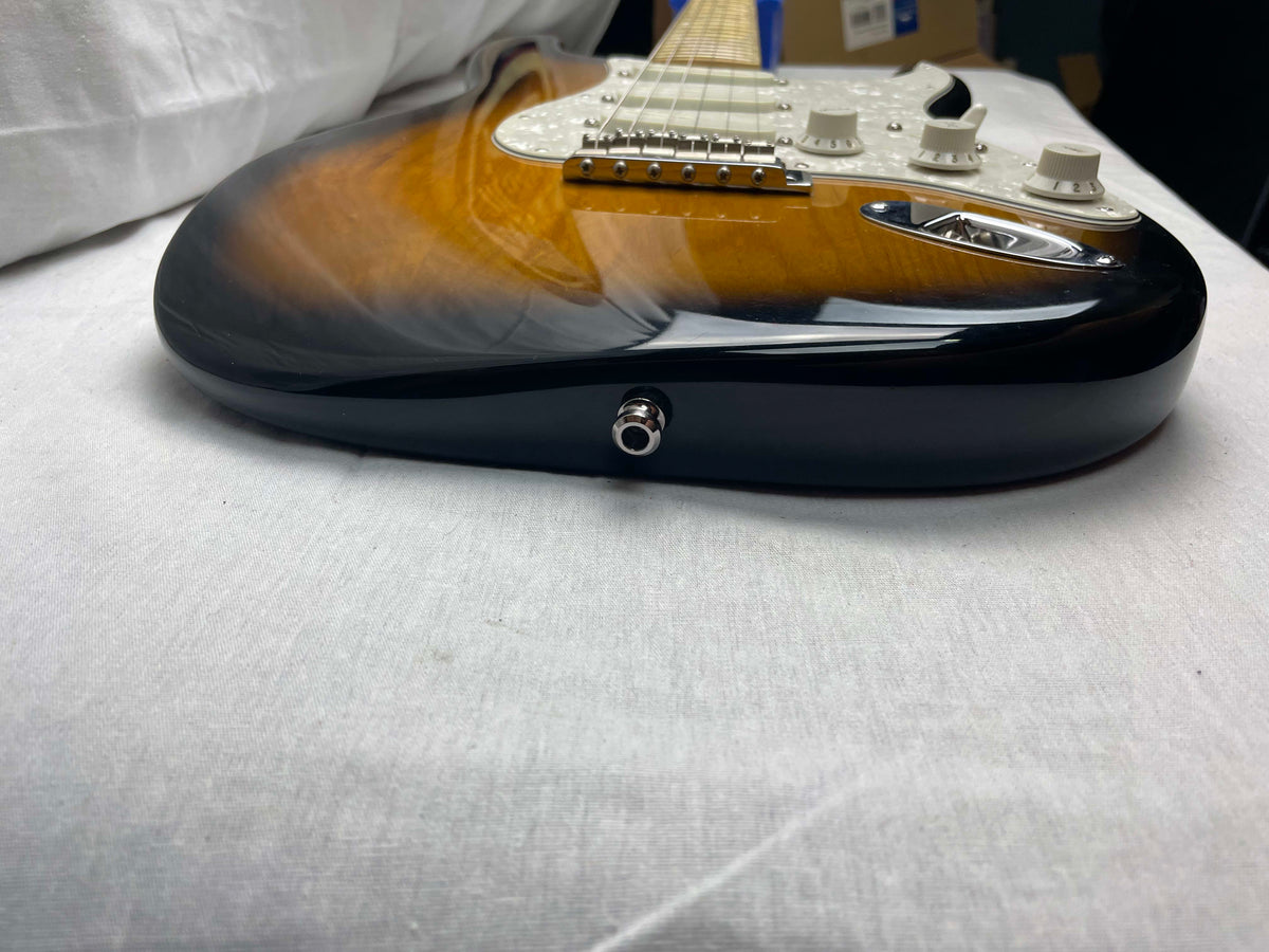 Fender Buddy Guy Stratocaster Guitar with Case 1999 - 2-Color Sunburst / Maple fingerboard