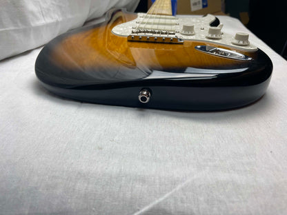 Fender Buddy Guy Stratocaster Guitar with Case 1999 - 2-Color Sunburst / Maple fingerboard