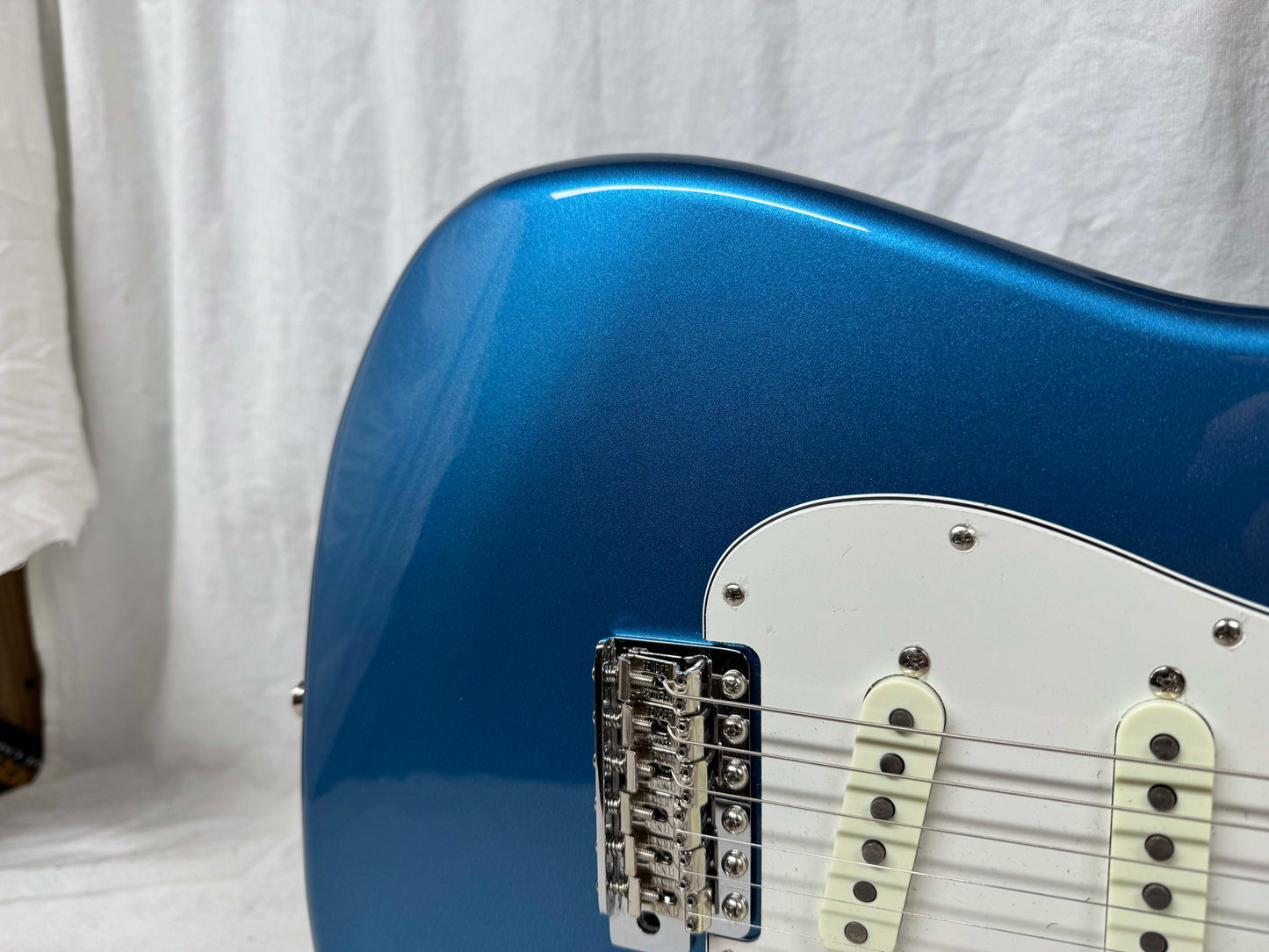 Fender Traditional '60s Stratocaster Guitar - MIJ Made In Japan 2023 - Lake Placid Blue / Rosewood fingerboard