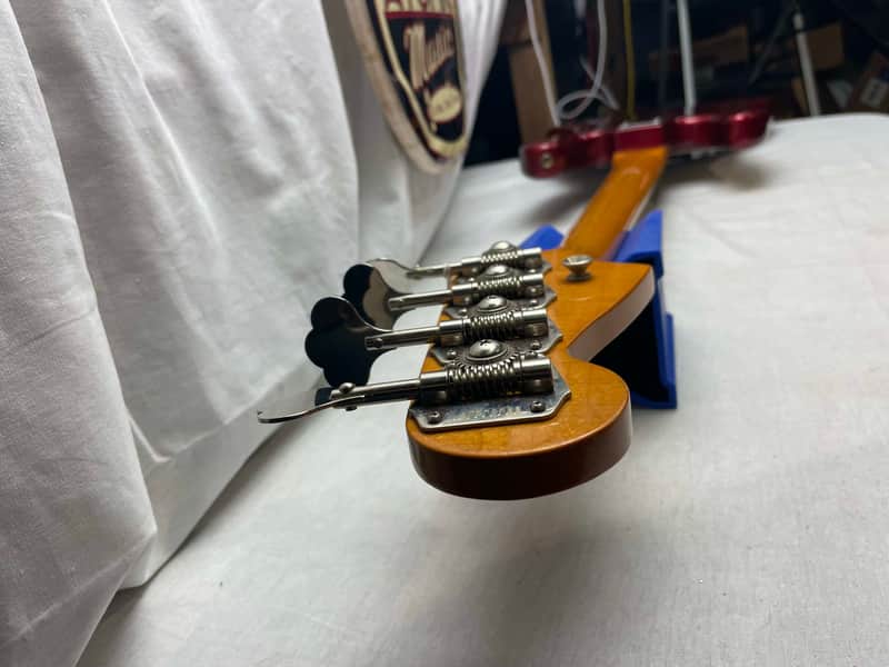 Fender American Jazz Bass '62 Reissue 4-string J-bass with Case - Image 25