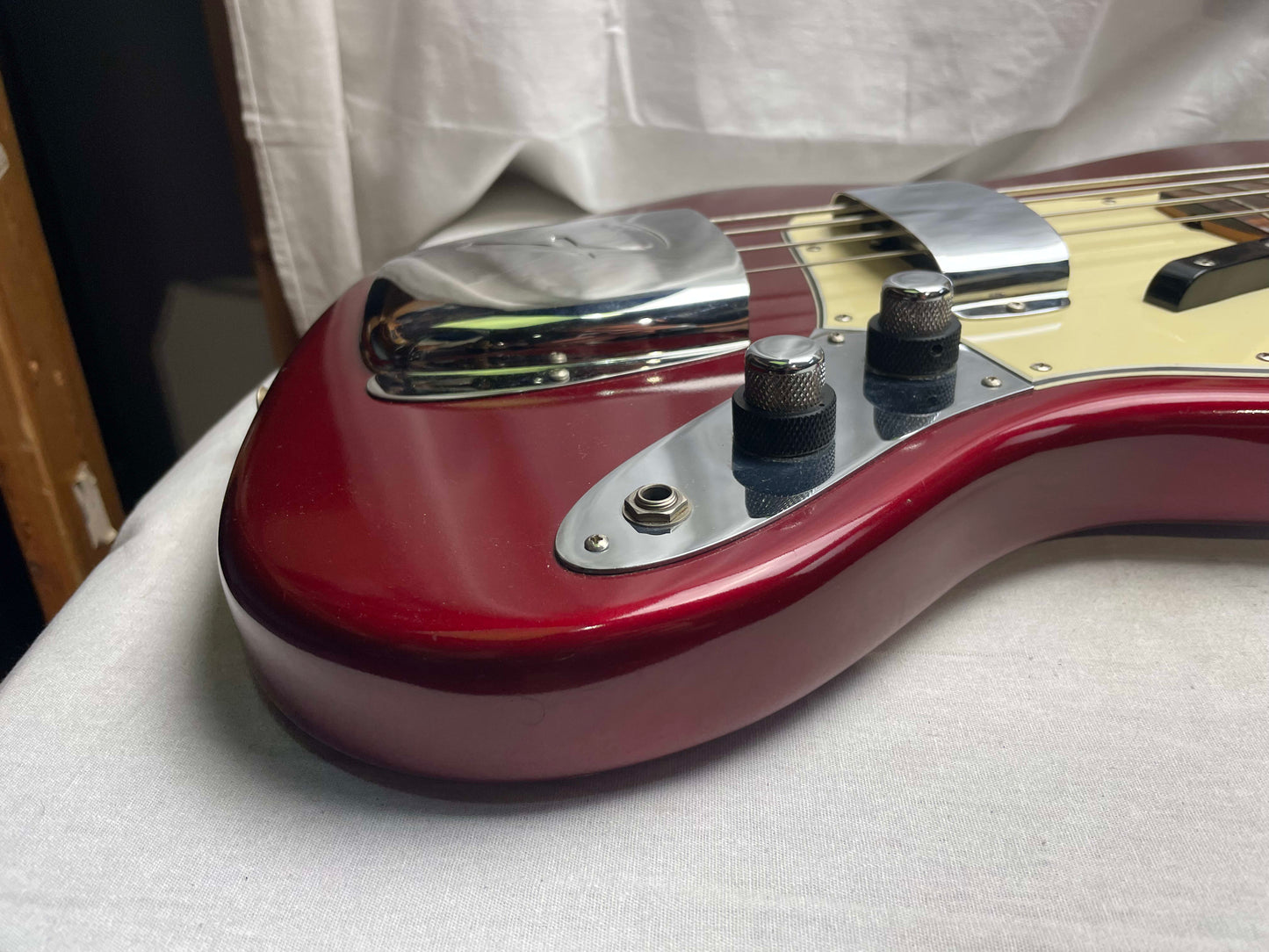 Fender American Jazz Bass '62 Reissue 4-string J-bass with Case 1989 - s/n V042407 with 1982 or 1988 Harness - Candy Apple Red / Rosewood fingerboard