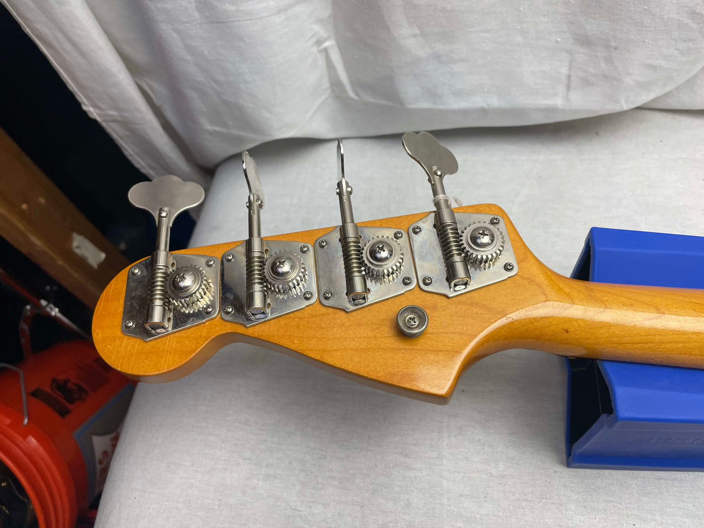 Fender American Jazz Bass '62 Reissue 4-string J-bass with Case 1989 - s/n V042407 with 1982 or 1988 Harness - Candy Apple Red / Rosewood fingerboard