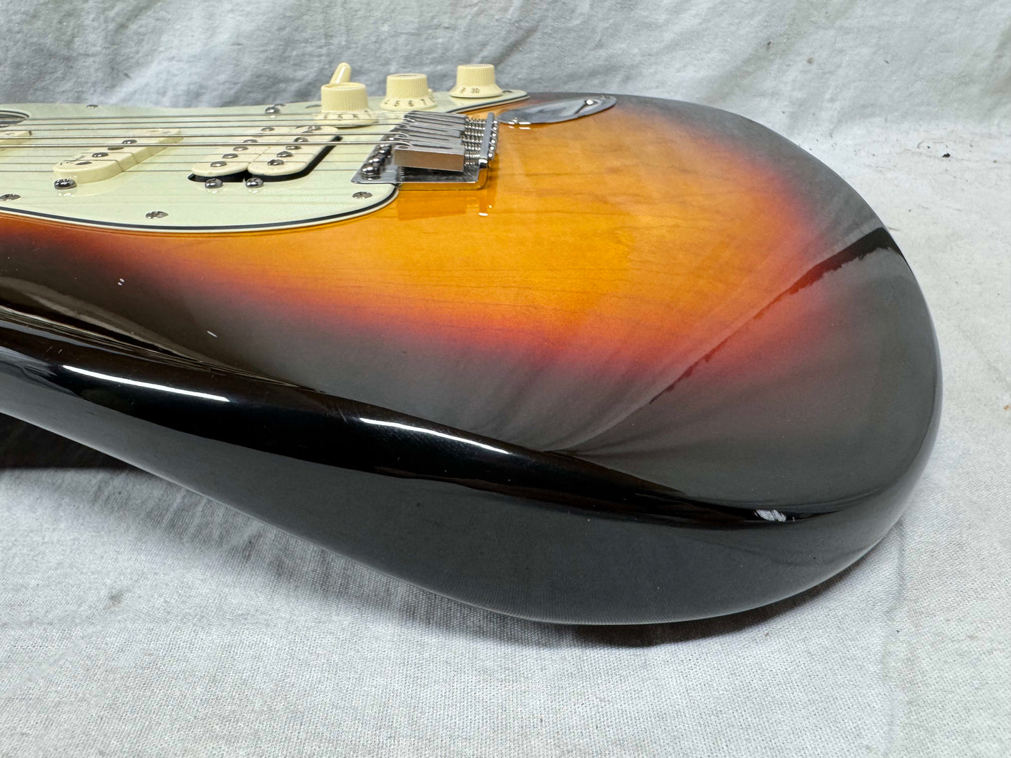 Fender Stratocaster HSS Guitar - Upgraded Electronics / Pickups - MIM Mexico 2004 - 3-Color Sunburst / Maple neck