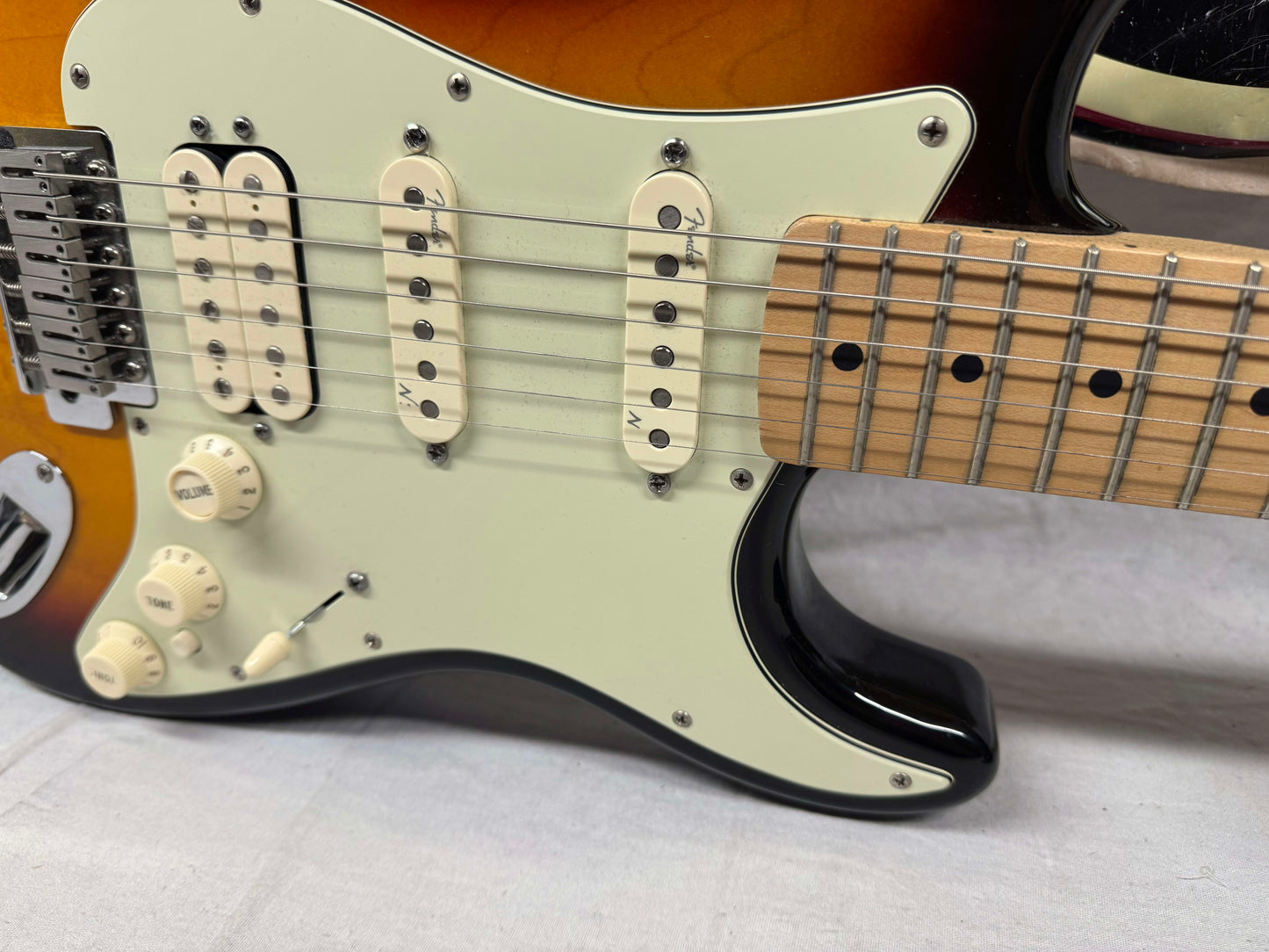 Fender Stratocaster HSS Guitar - Upgraded Electronics / Pickups - MIM Mexico 2004 - 3-Color Sunburst / Maple neck