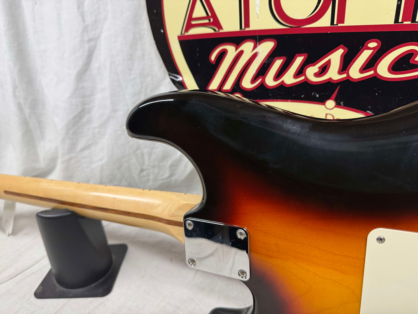 Fender Stratocaster HSS Guitar - Upgraded Electronics / Pickups - MIM Mexico 2004 - 3-Color Sunburst / Maple neck