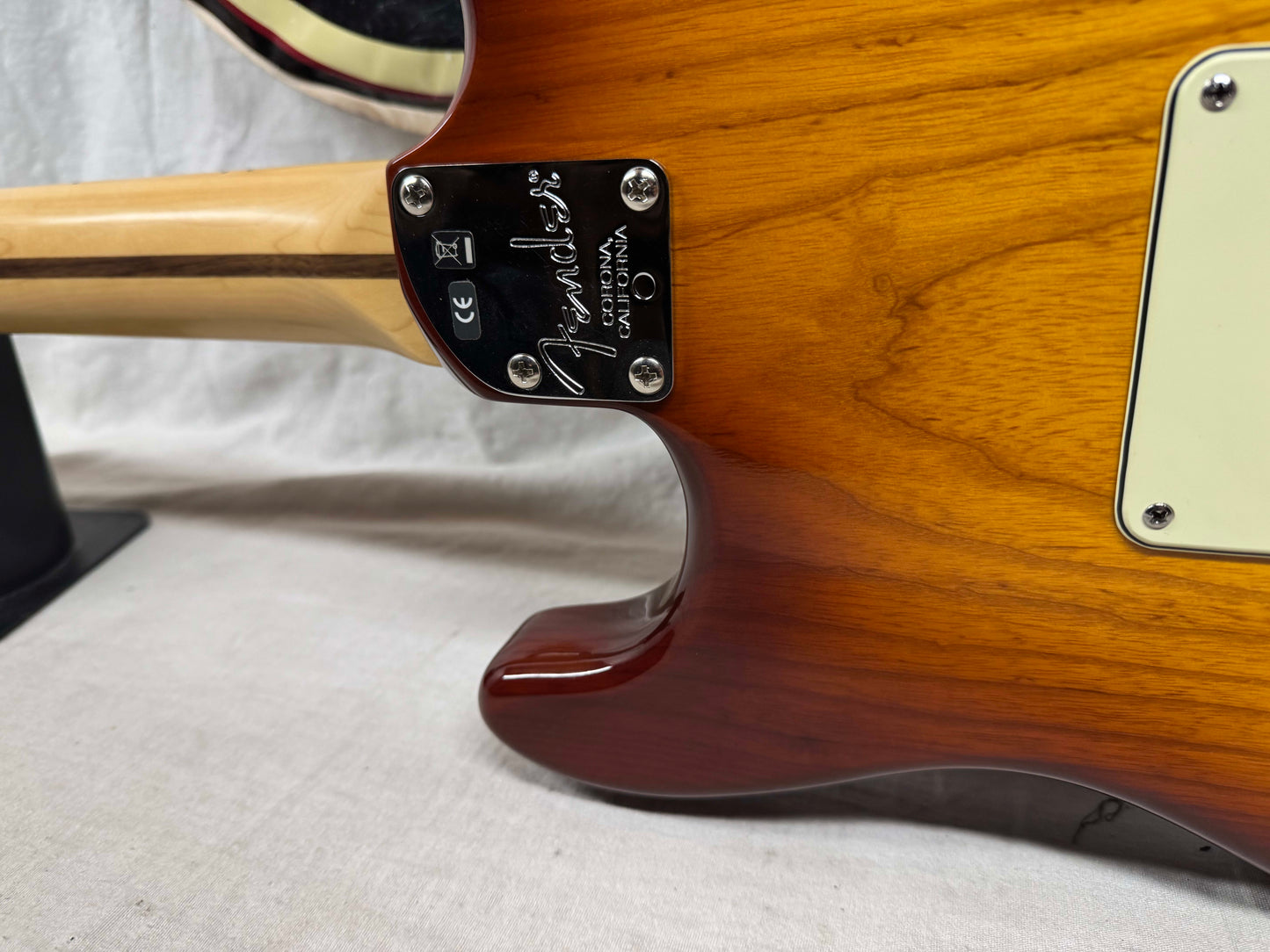 Fender American Deluxe Ash Stratocaster Guitar with Case 2010 - Tobacco Sunburst / Maple neck