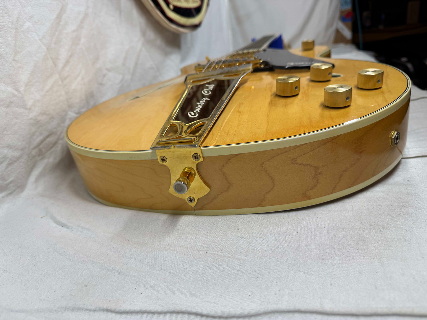 Gretsch Country Club Model 7576 Singlecut Hollowbody Guitar with Case 1979