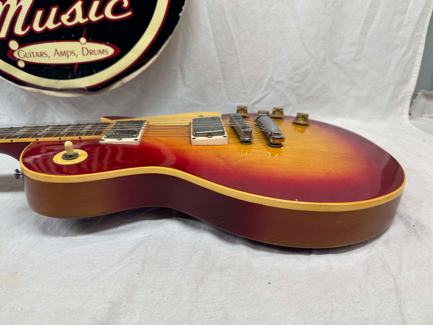 Gibson Les Paul Standard Guitar with Case 1979 - Cherryburst
