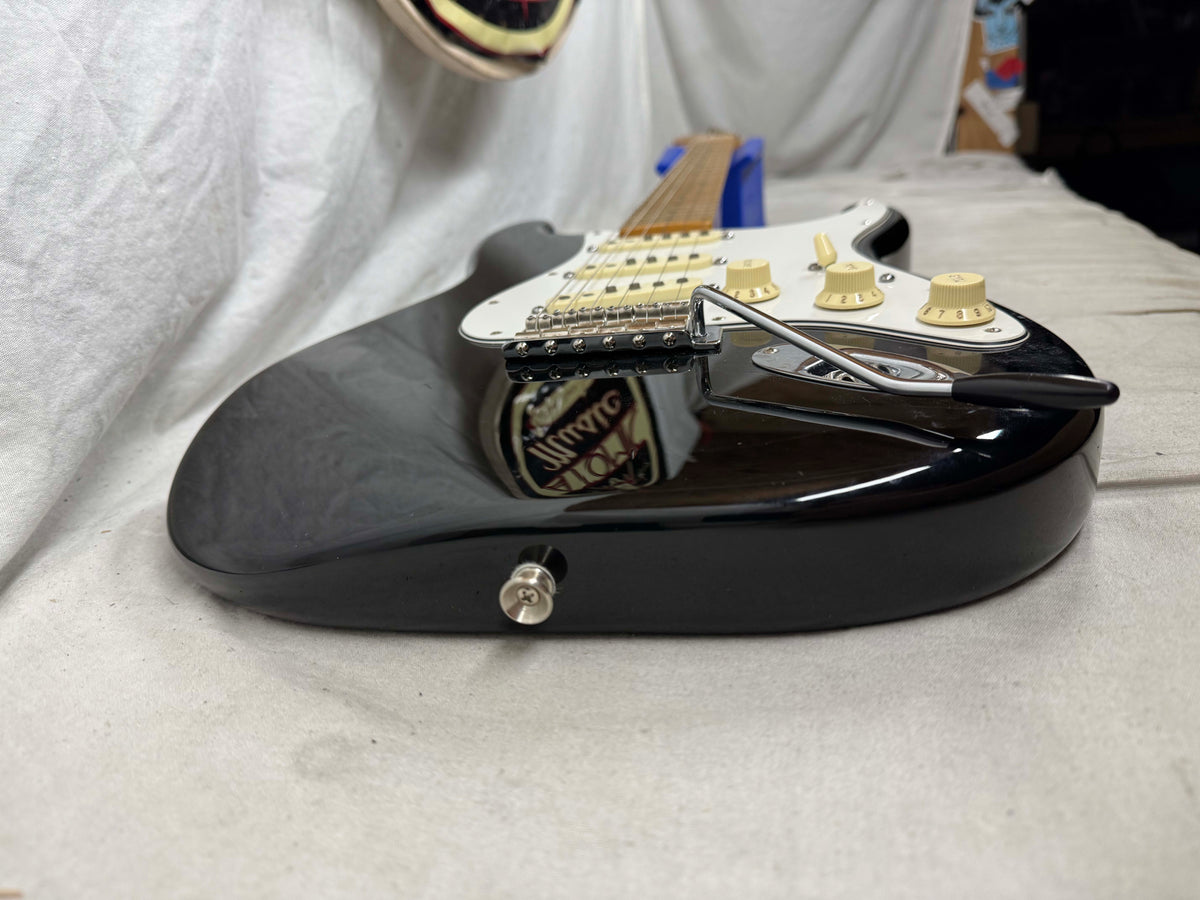 Fender Jimi Hendrix Stratocaster Guitar 2015 - Black / Maple neck