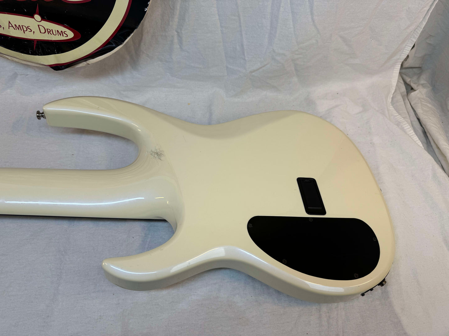 Carvin LB76 LB-76 6-string Bass with Case - s/n 43381 - Pearloid White