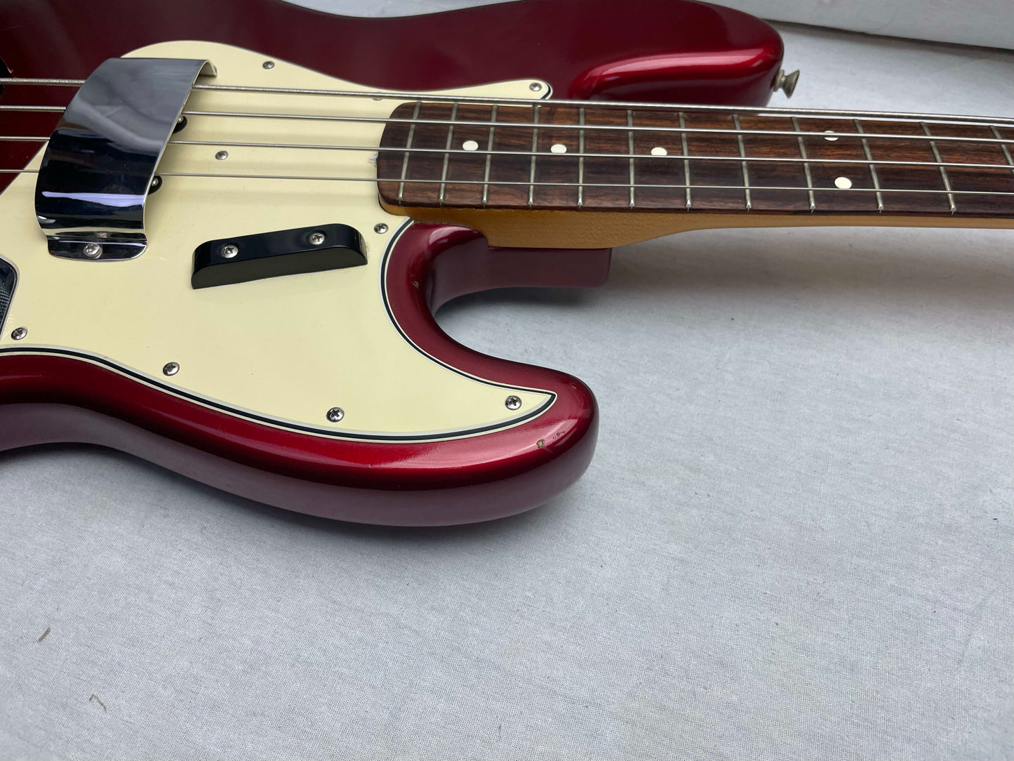 Fender American Jazz Bass '62 Reissue 4-string J-bass with Case 1989 - s/n V042407 with 1982 or 1988 Harness - Candy Apple Red / Rosewood fingerboard