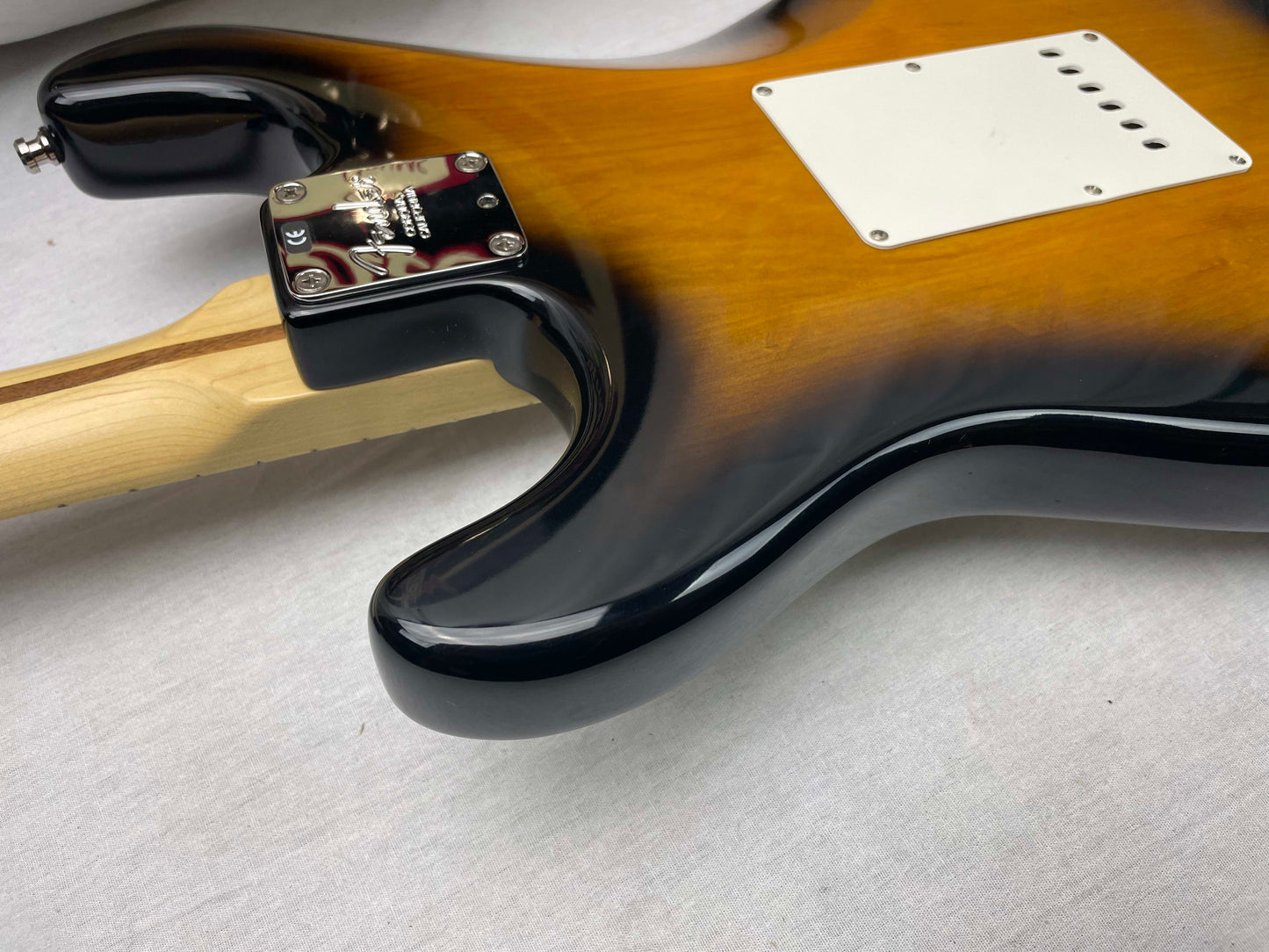 Fender Buddy Guy Stratocaster Guitar with Case 1999 - 2-Color Sunburst / Maple fingerboard