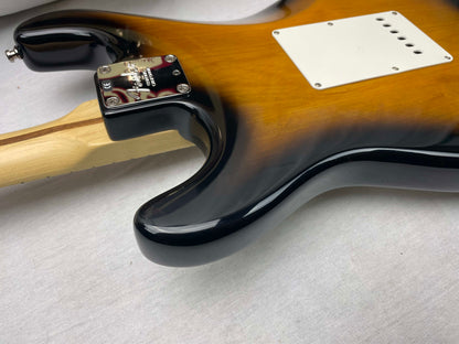 Fender Buddy Guy Stratocaster Guitar with Case 1999 - 2-Color Sunburst / Maple fingerboard