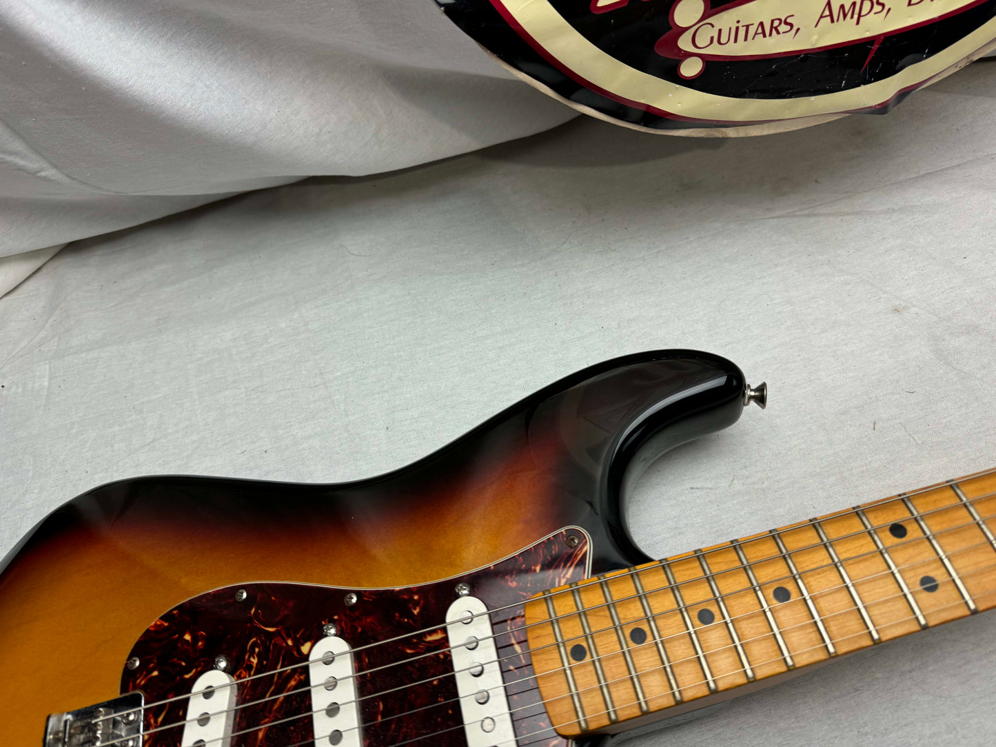 Fender Deluxe Roadhouse Stratocaster Guitar 2008 - Brown Sunburst / Maple neck