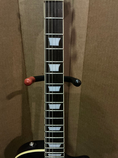 Silvertone Single Cut Electric Guitar