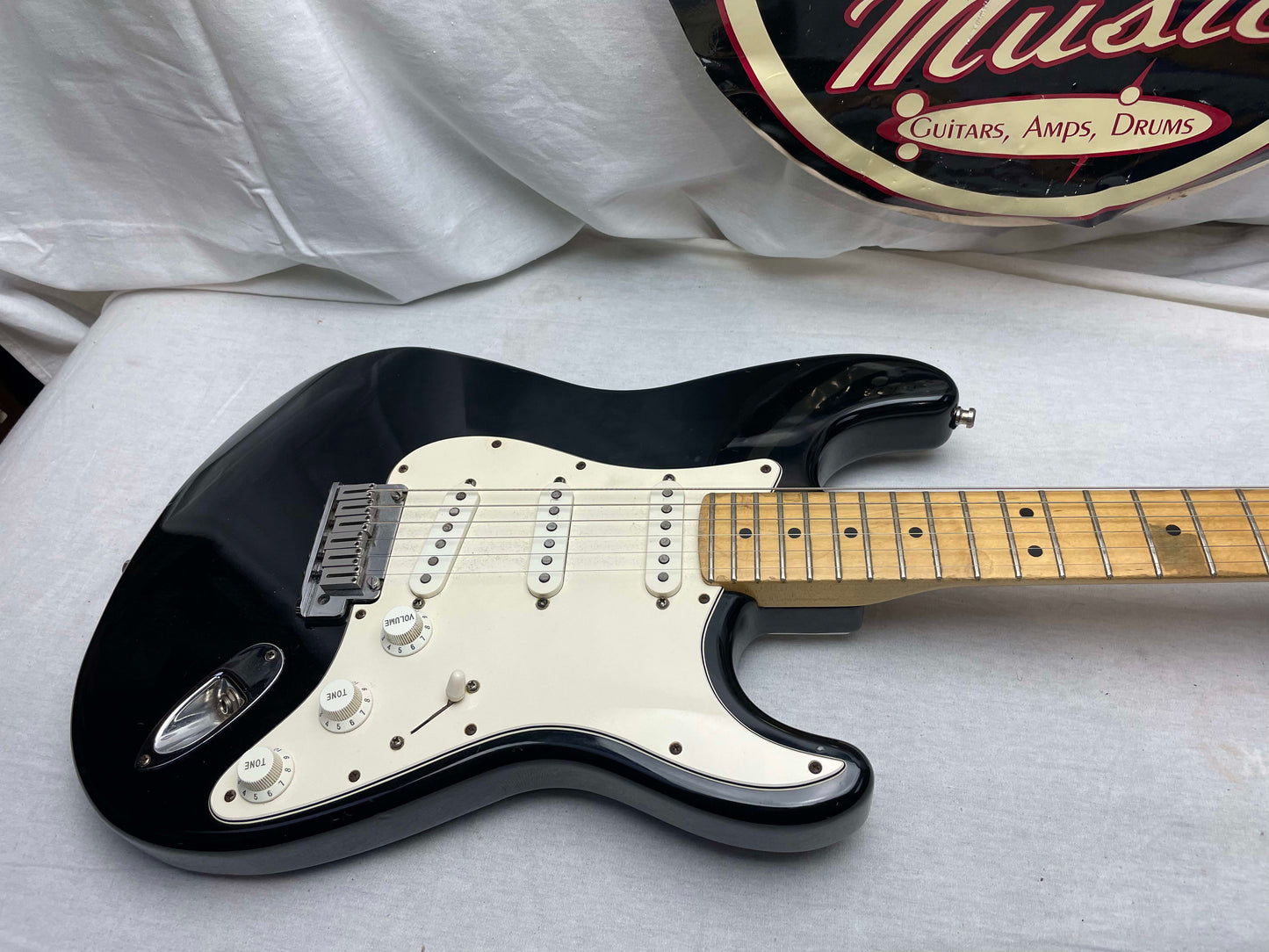 Fender American Standard Stratocaster Guitar 1993 - Black / Maple neck