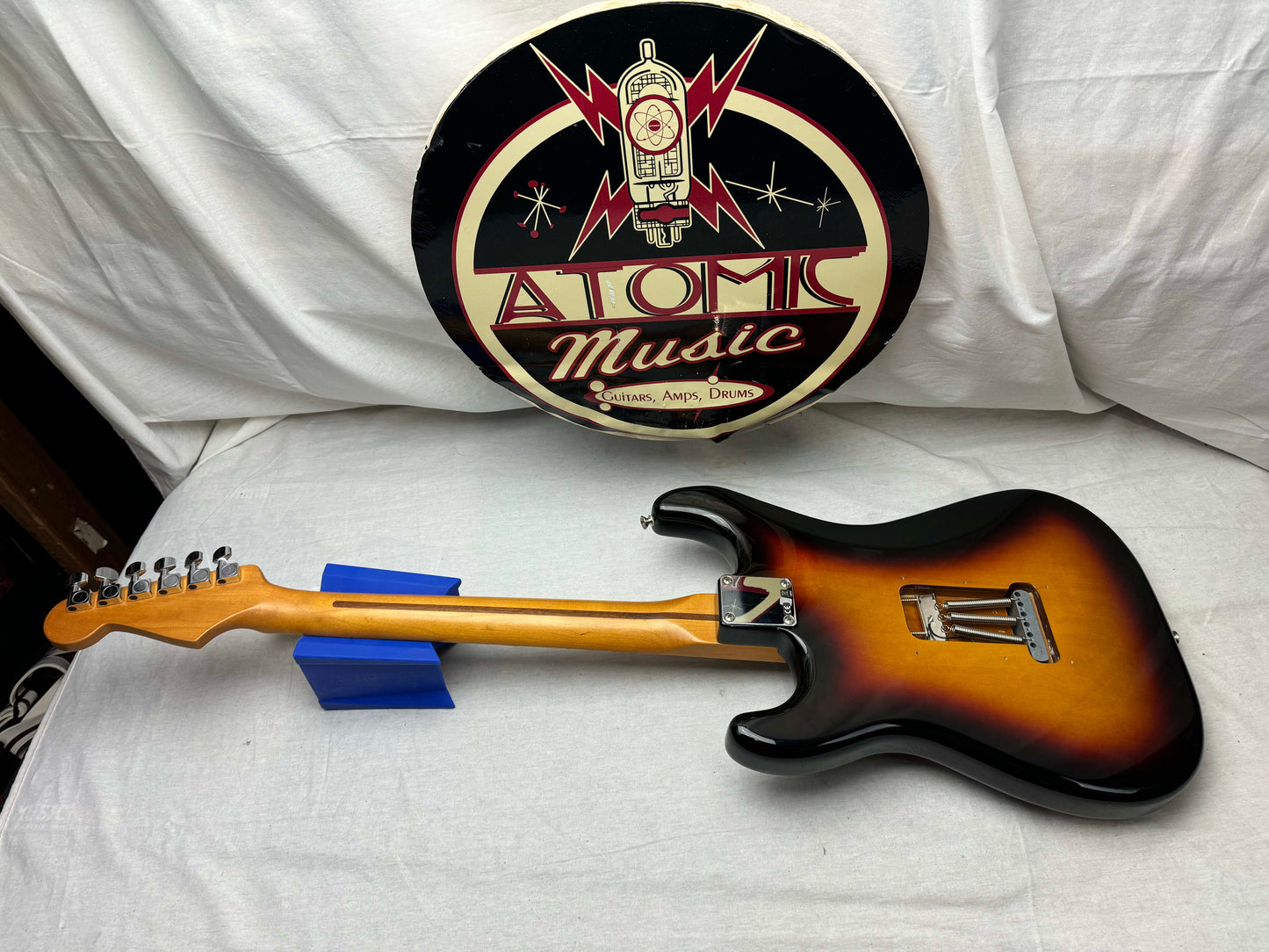 Fender Deluxe Roadhouse Stratocaster Guitar 2008 - Brown Sunburst / Maple neck