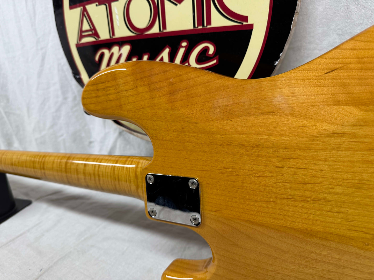 Fender Jazz Bass 4-string J-Bass - photo - Foto Flame - MIJ Made In Japan 1994 - 1995