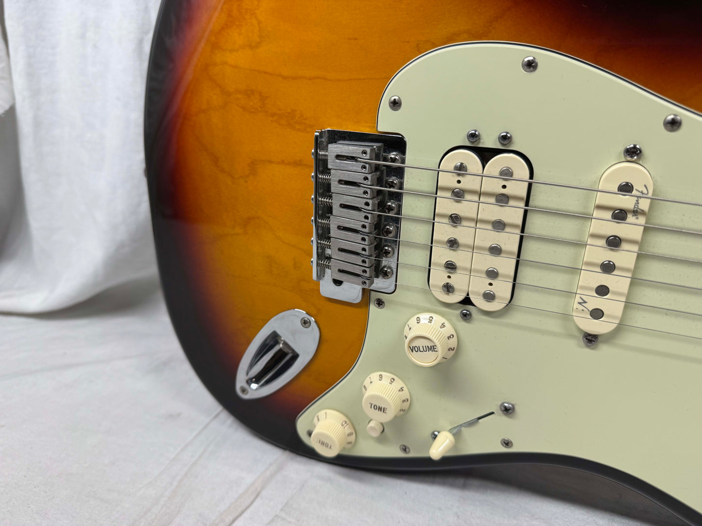 Fender Stratocaster HSS Guitar - Upgraded Electronics / Pickups - MIM Mexico 2004 - 3-Color Sunburst / Maple neck
