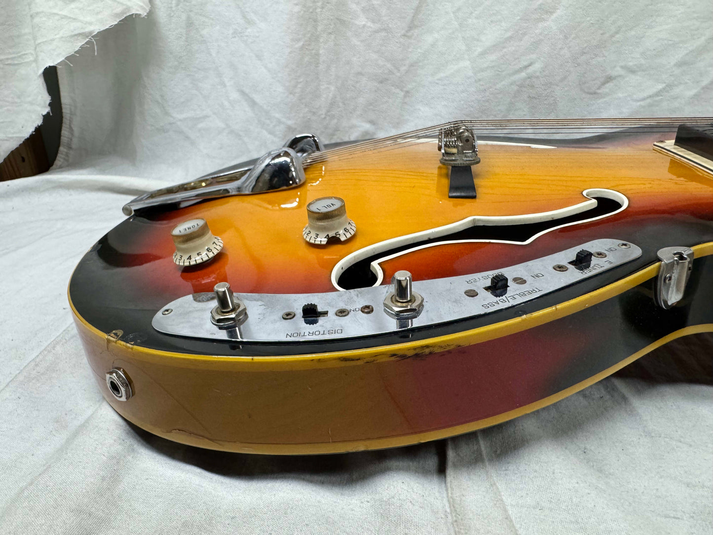 Vox V265 Bossman Semi-Hollow Body Guitar - *NO* Effects - functions as standard guitar only - Sunburst