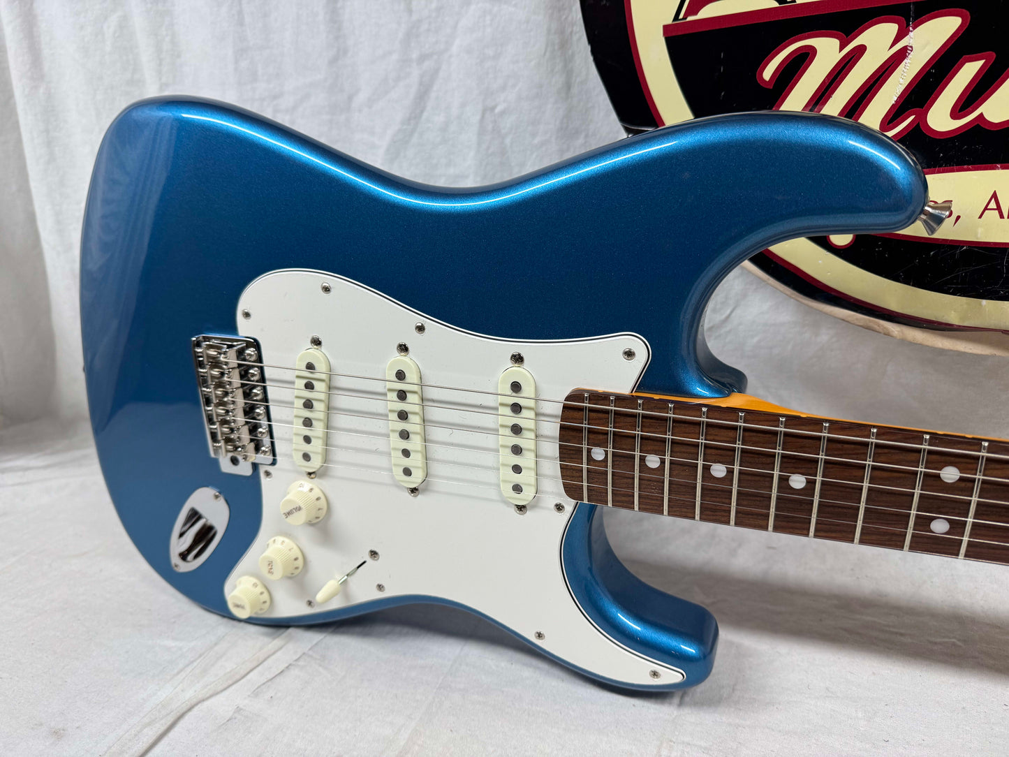 Fender Traditional '60s Stratocaster Guitar - MIJ Made In Japan 2023 - Lake Placid Blue / Rosewood fingerboard