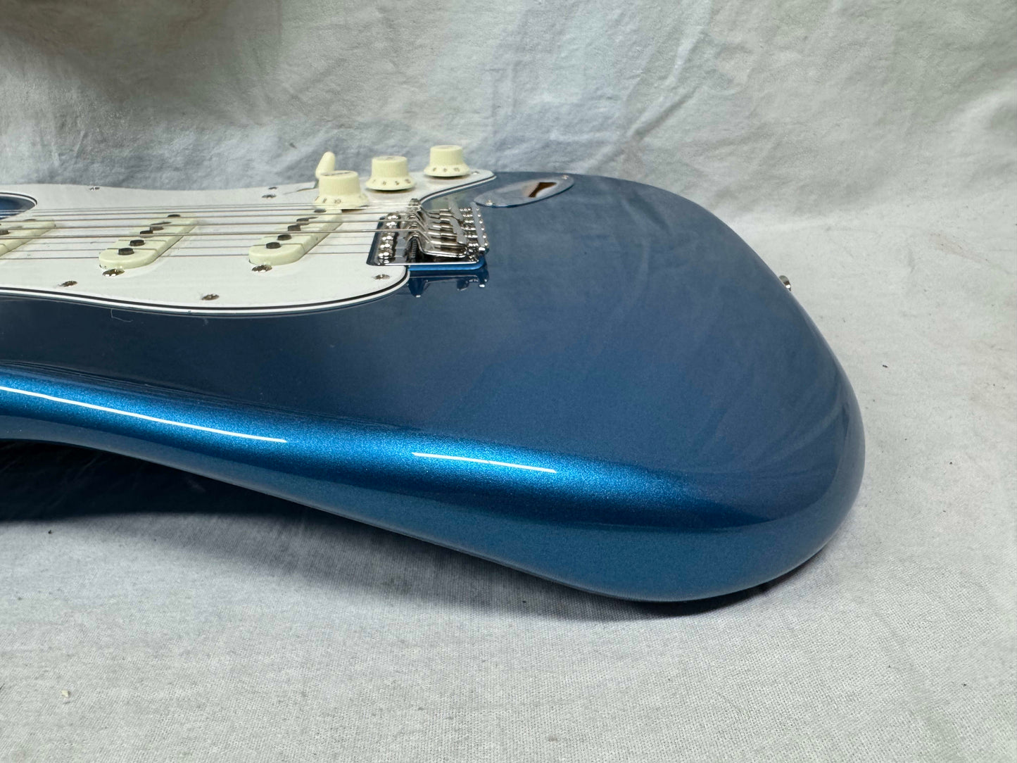 Fender Traditional '60s Stratocaster Guitar - MIJ Made In Japan 2023 - Lake Placid Blue / Rosewood fingerboard