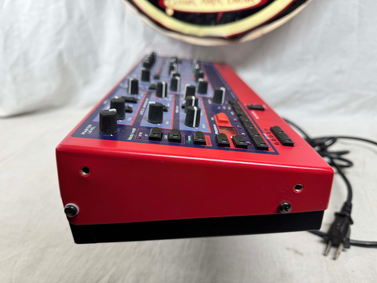 Clavia Nord Rack v1 Synthesizer Module with 12-Voice Expansion