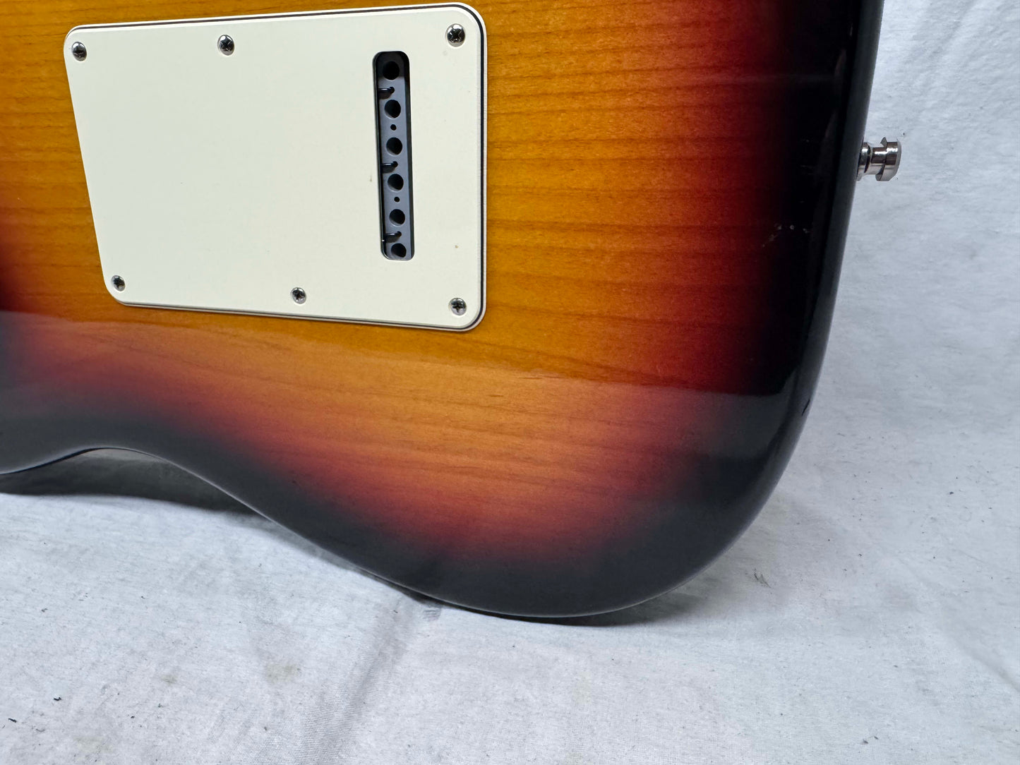 Fender American Stratocaster Guitar with Case 2000 - 3-Color Sunburst / Rosewood fingerboard