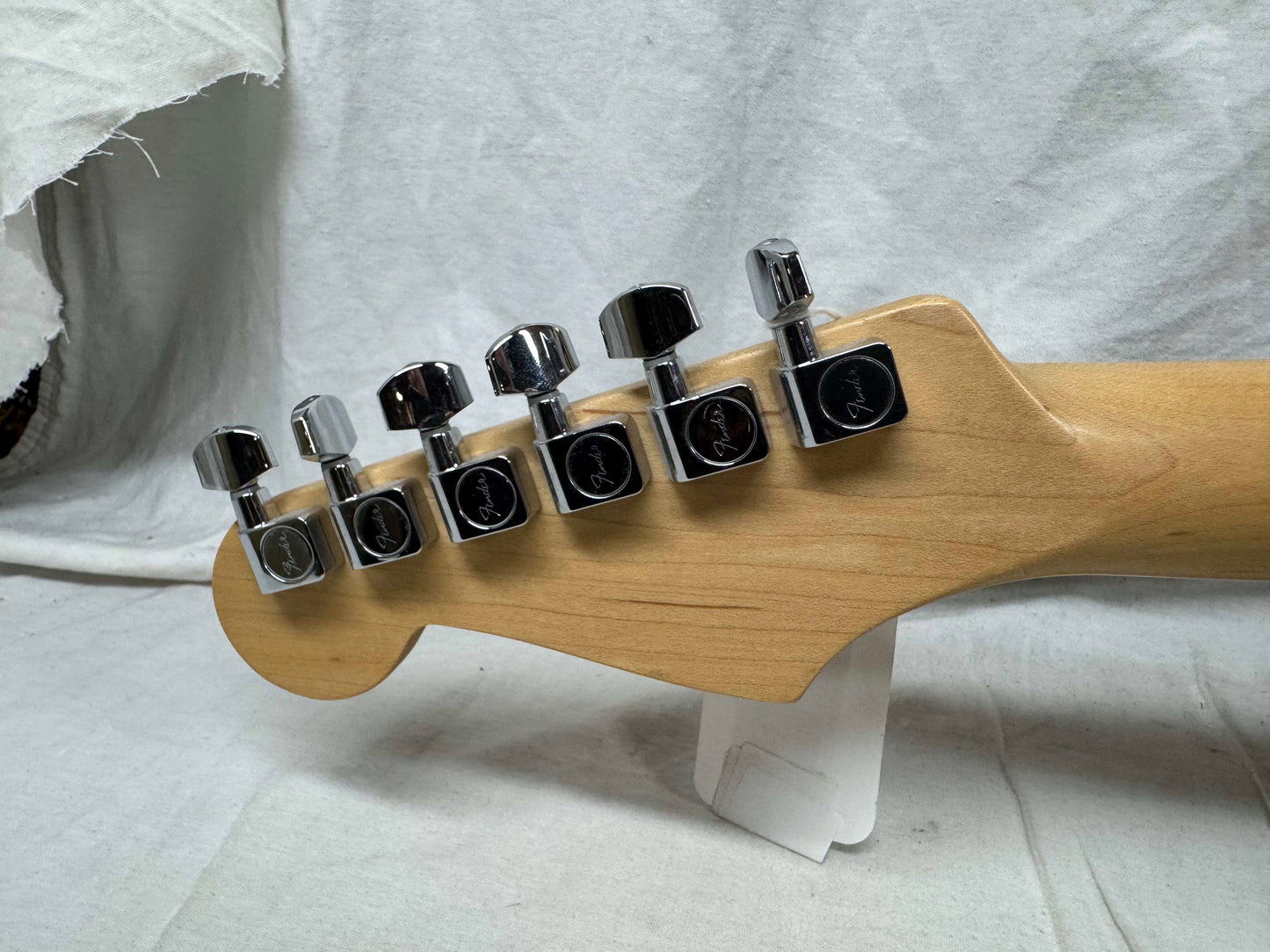 Fender Stratocaster HSS Guitar - Upgraded Electronics / Pickups - MIM Mexico 2004 - 3-Color Sunburst / Maple neck
