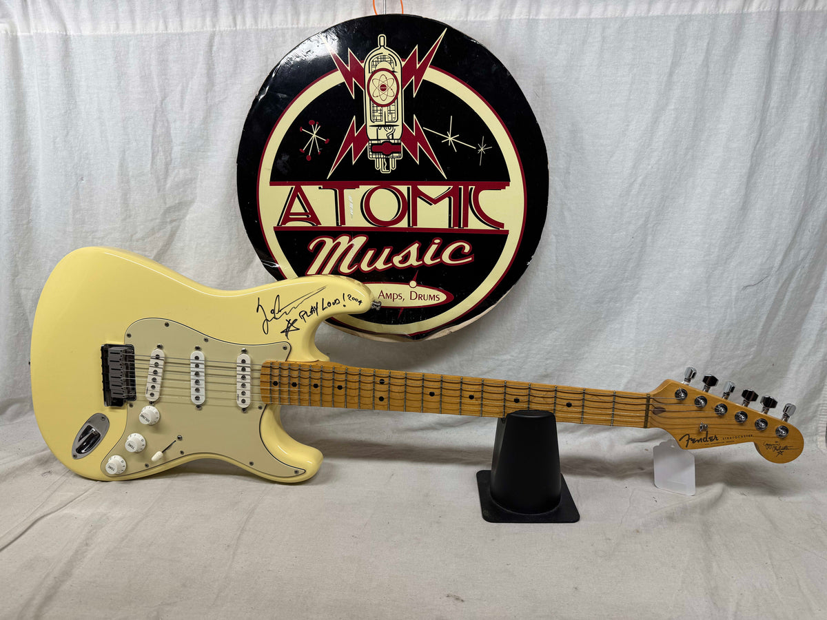 Fender Yngwie Malmsteen Signature Stratocaster Guitar with Case - signed! 1992 - Vintage White / Maple neck