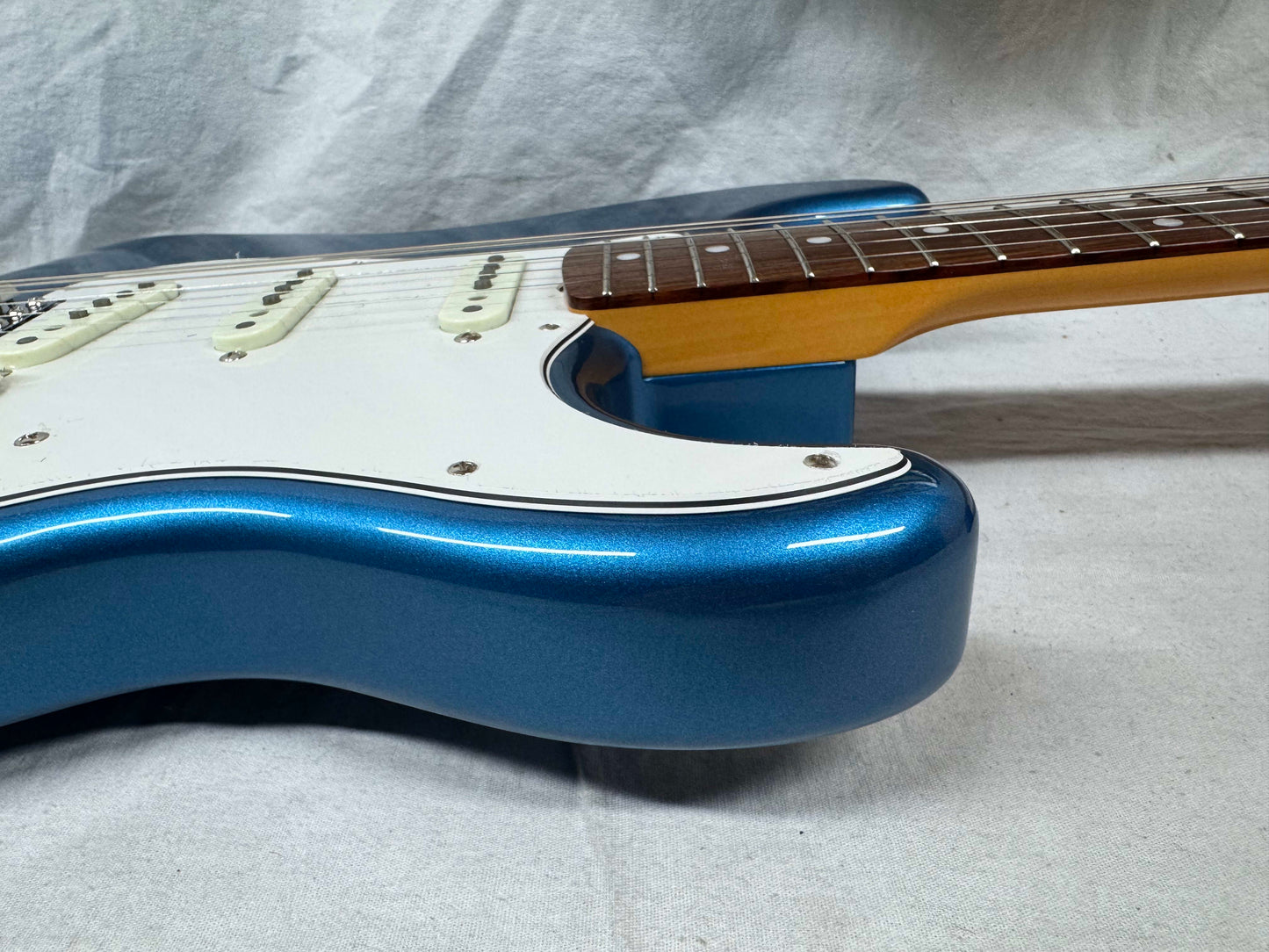 Fender Traditional '60s Stratocaster Guitar - MIJ Made In Japan 2023 - Lake Placid Blue / Rosewood fingerboard