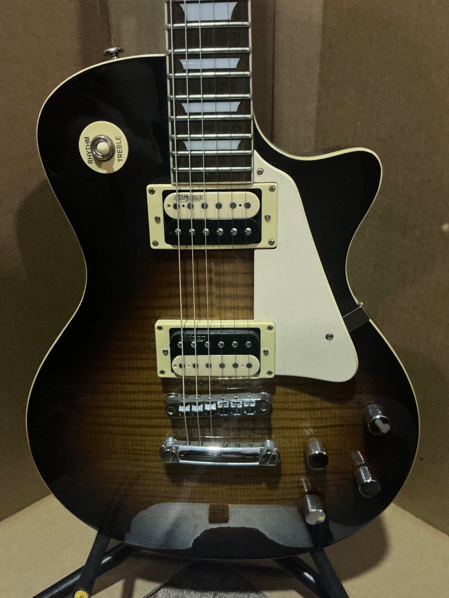 Silvertone Single Cut Electric Guitar