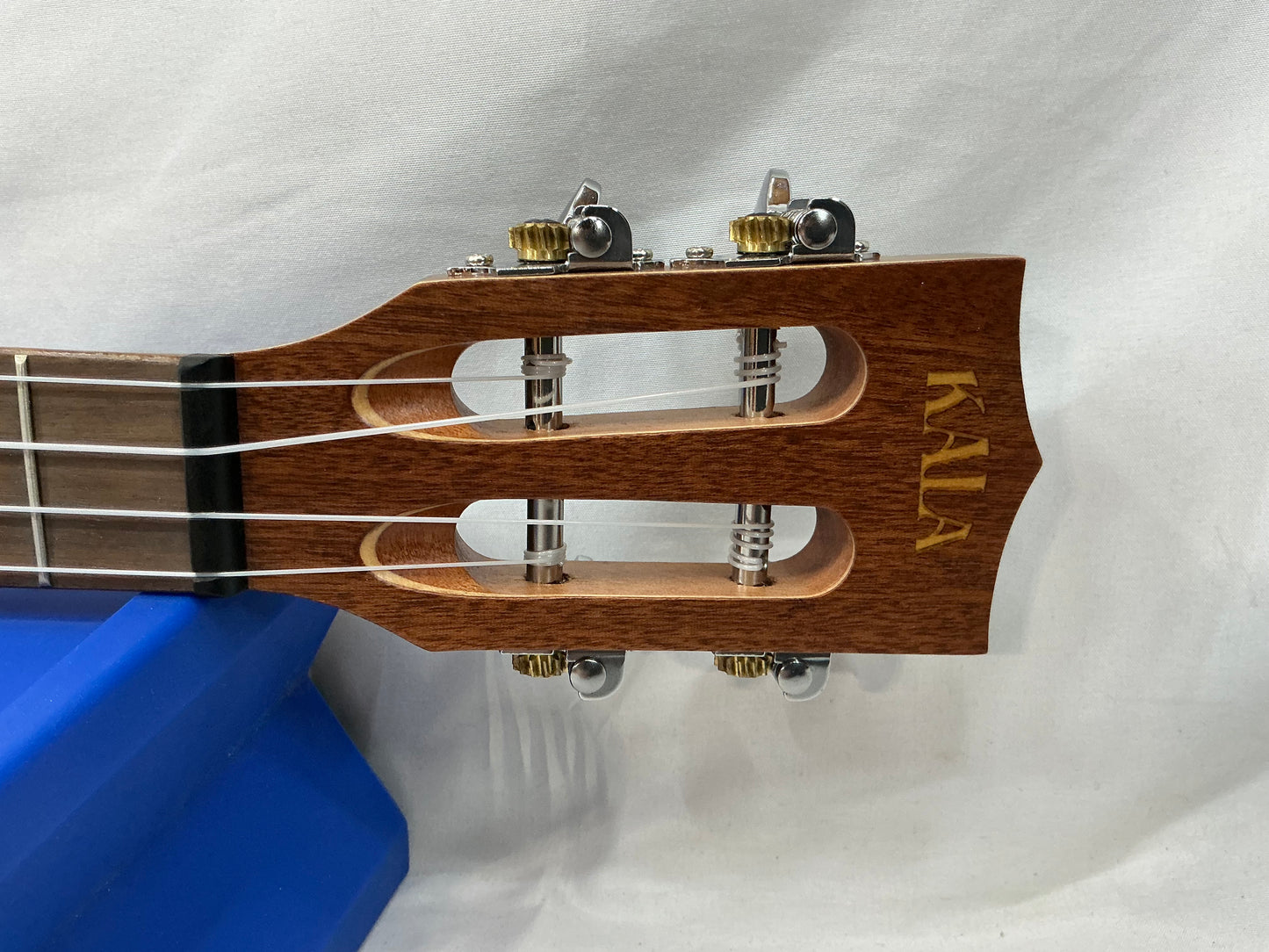 Kala KA-SMHTE Ukelele w/ Case