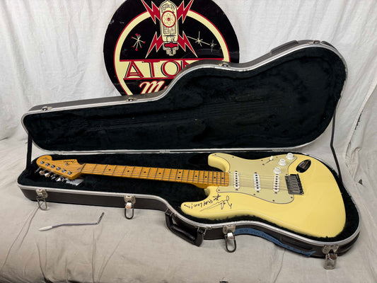 Fender Yngwie Malmsteen Signature Stratocaster Guitar with Case - signed! 1992 - Vintage White / Maple neck