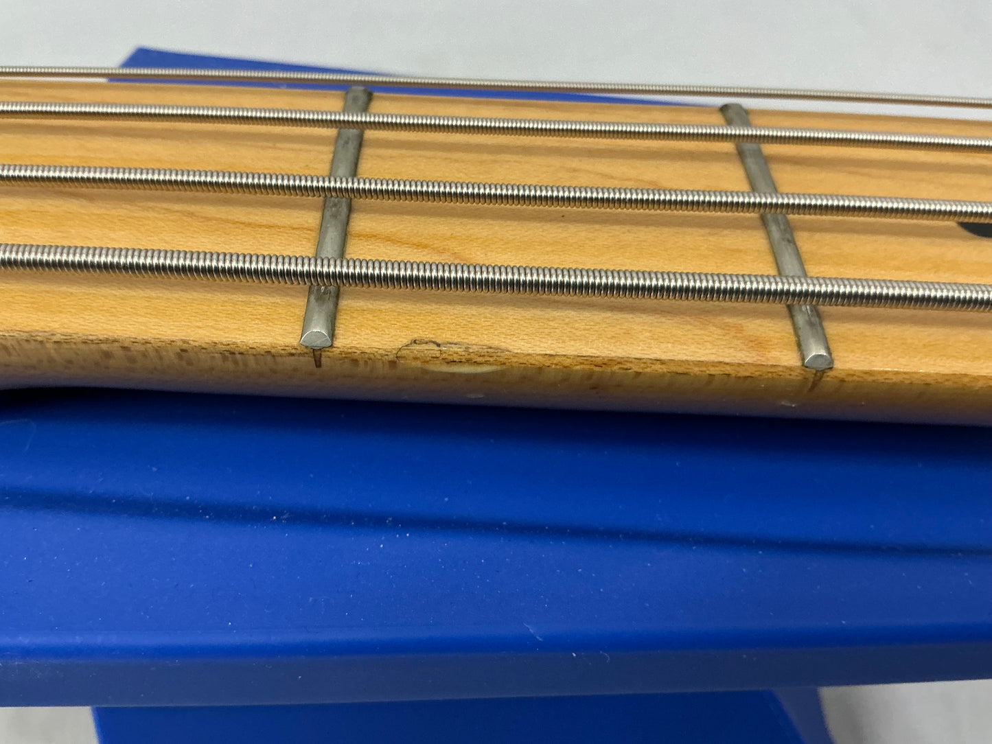 Kramer Striker 700ST Bass Guitar - Red MISSING NECK STRAP STUD