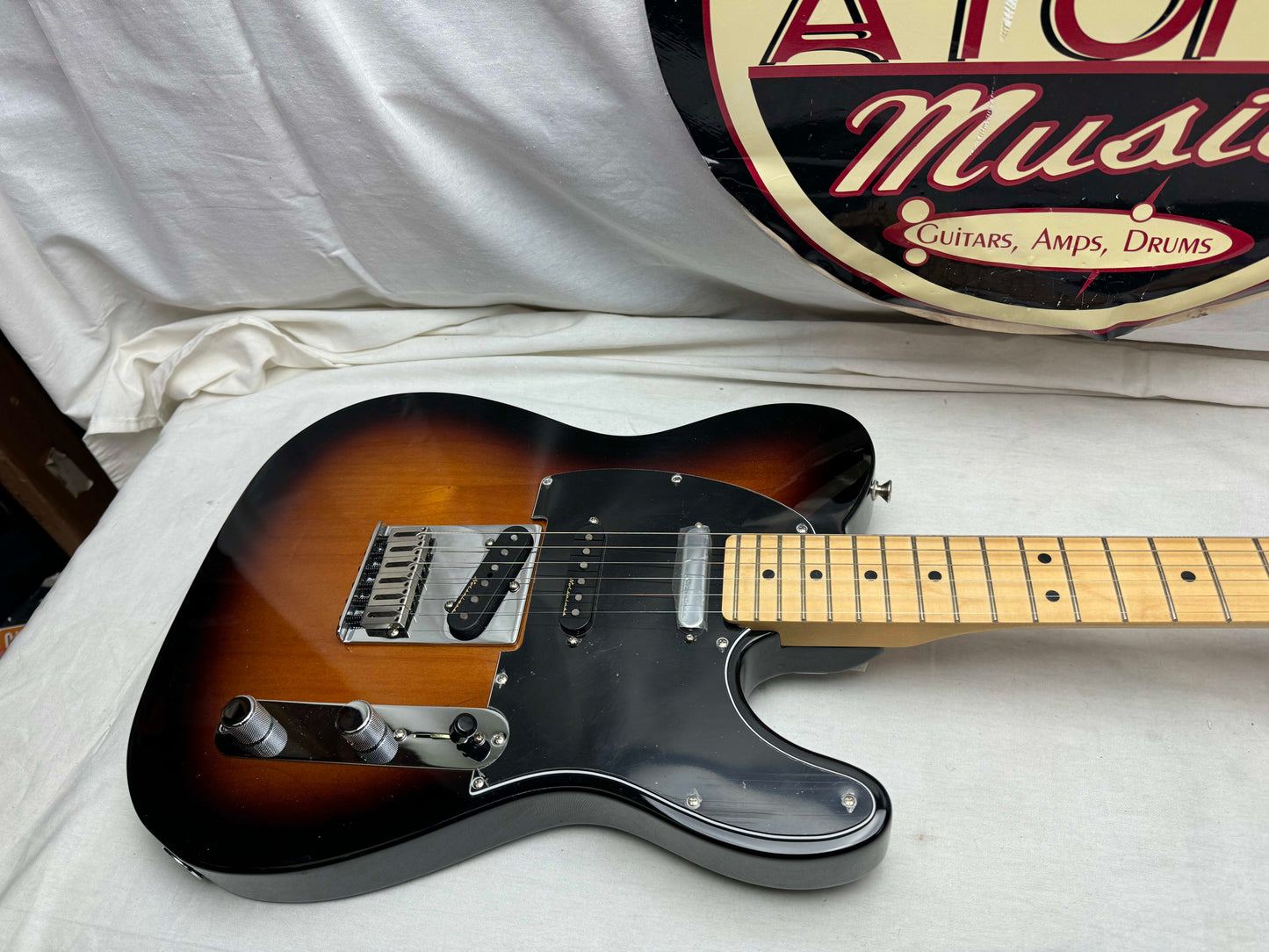 Fender Deluxe Nashville Telecaster Guitar 2020 - 2-Color Sunburst / Maple neck