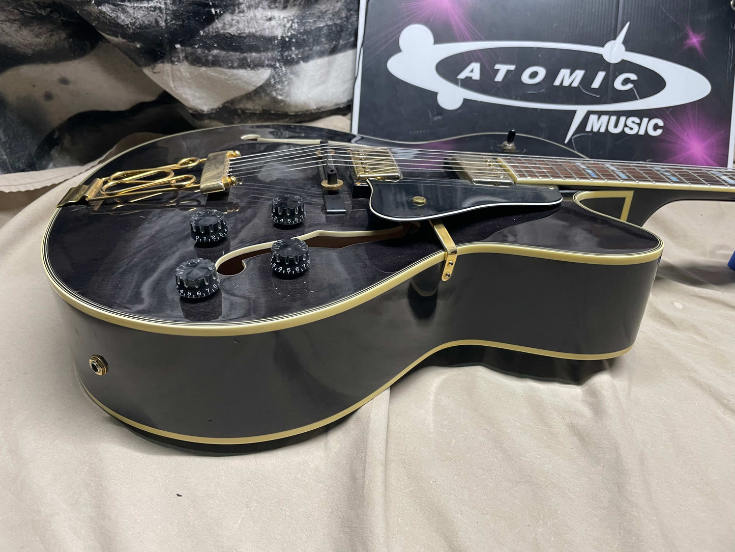 Samick HFRG-302 Archtop Hollowbody Jazzbox Guitar