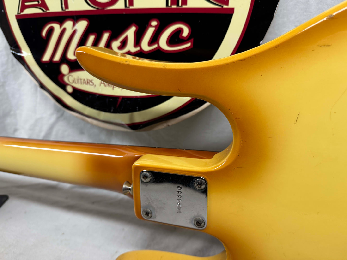 Hondo II Professional Longhorn 4-string Bass with Case Vintage