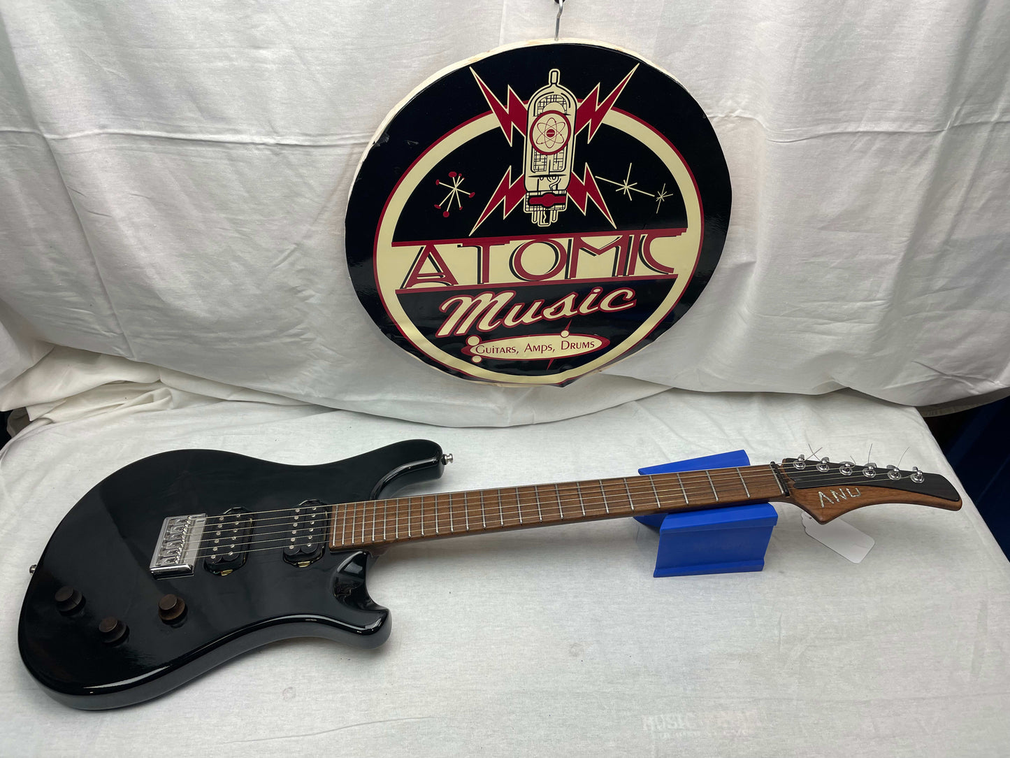 Anu S-style Doublecut Electric Guitar - Black