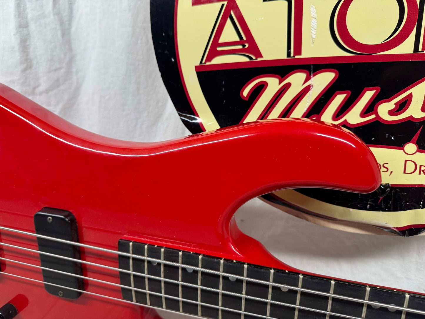 Gibson Bass IV 4-string Bass with Case 1987 - Red